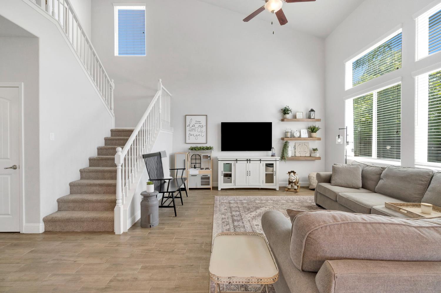 2752 Pontiac Ave, Clovis, CA 93611
