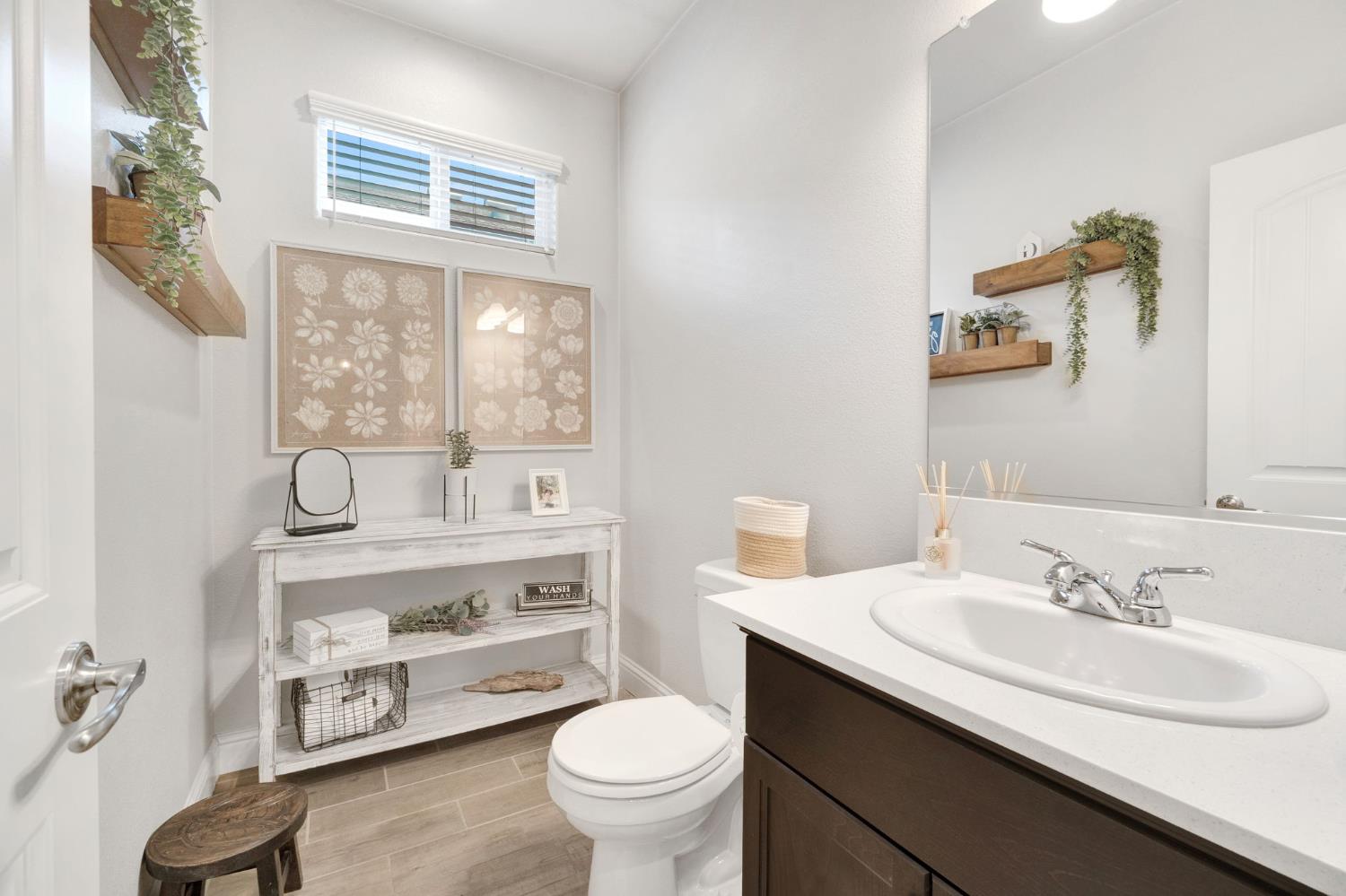 2752 Pontiac Ave, Clovis, CA 93611
