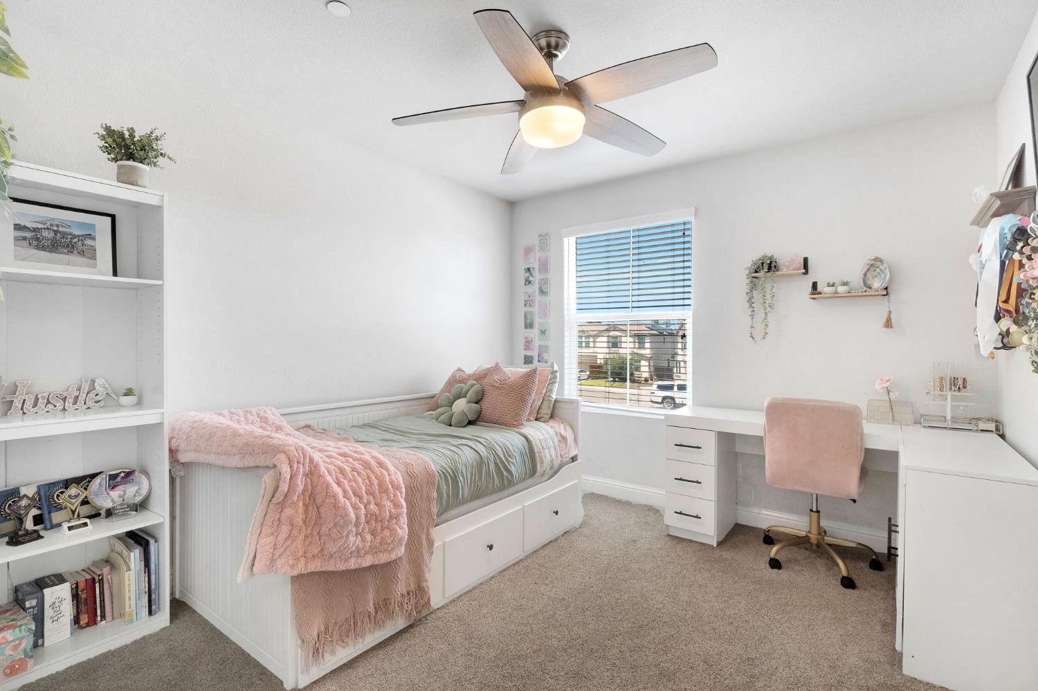 2752 Pontiac Ave, Clovis, CA 93611