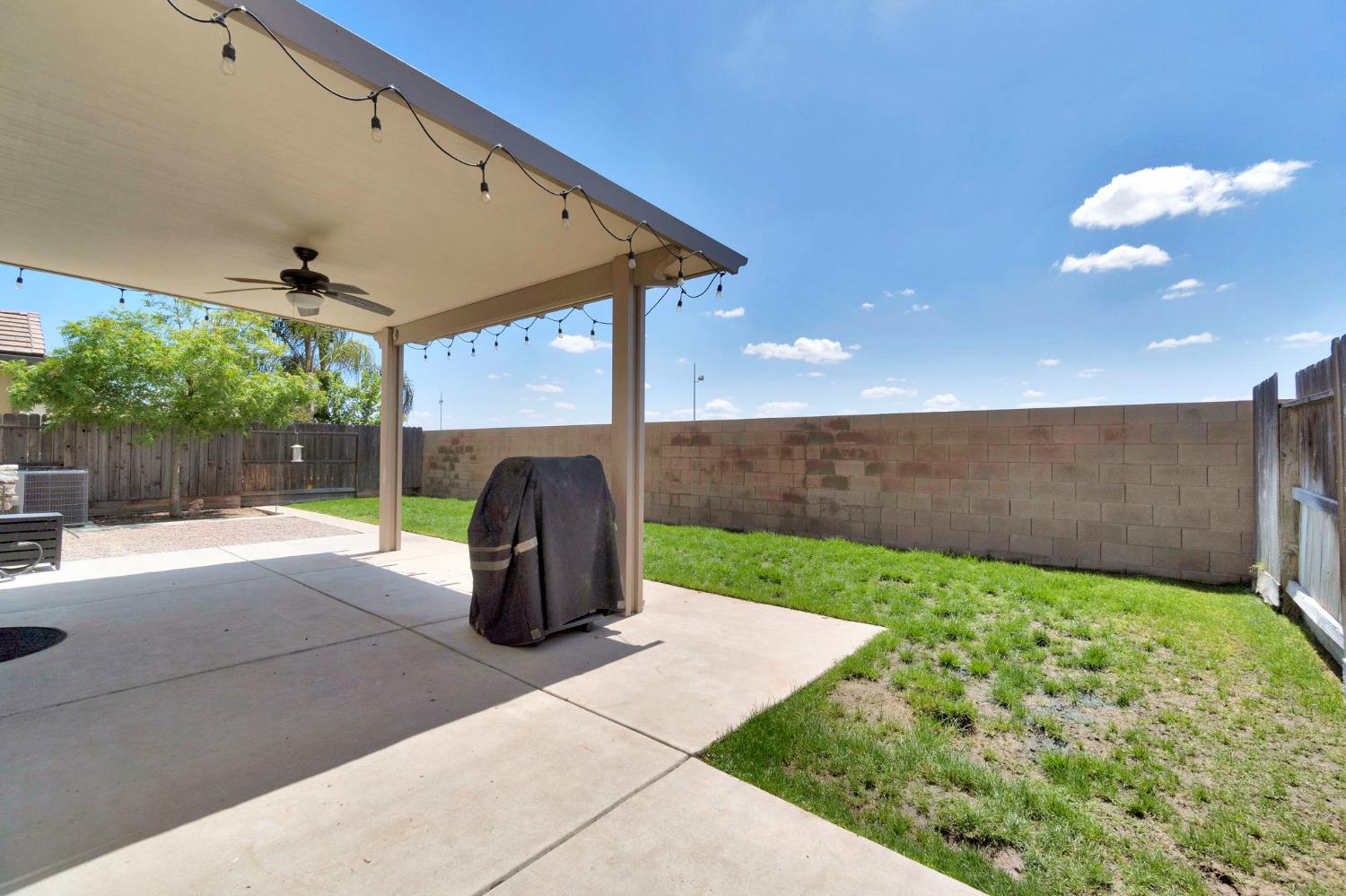 2752 Pontiac Ave, Clovis, CA 93611