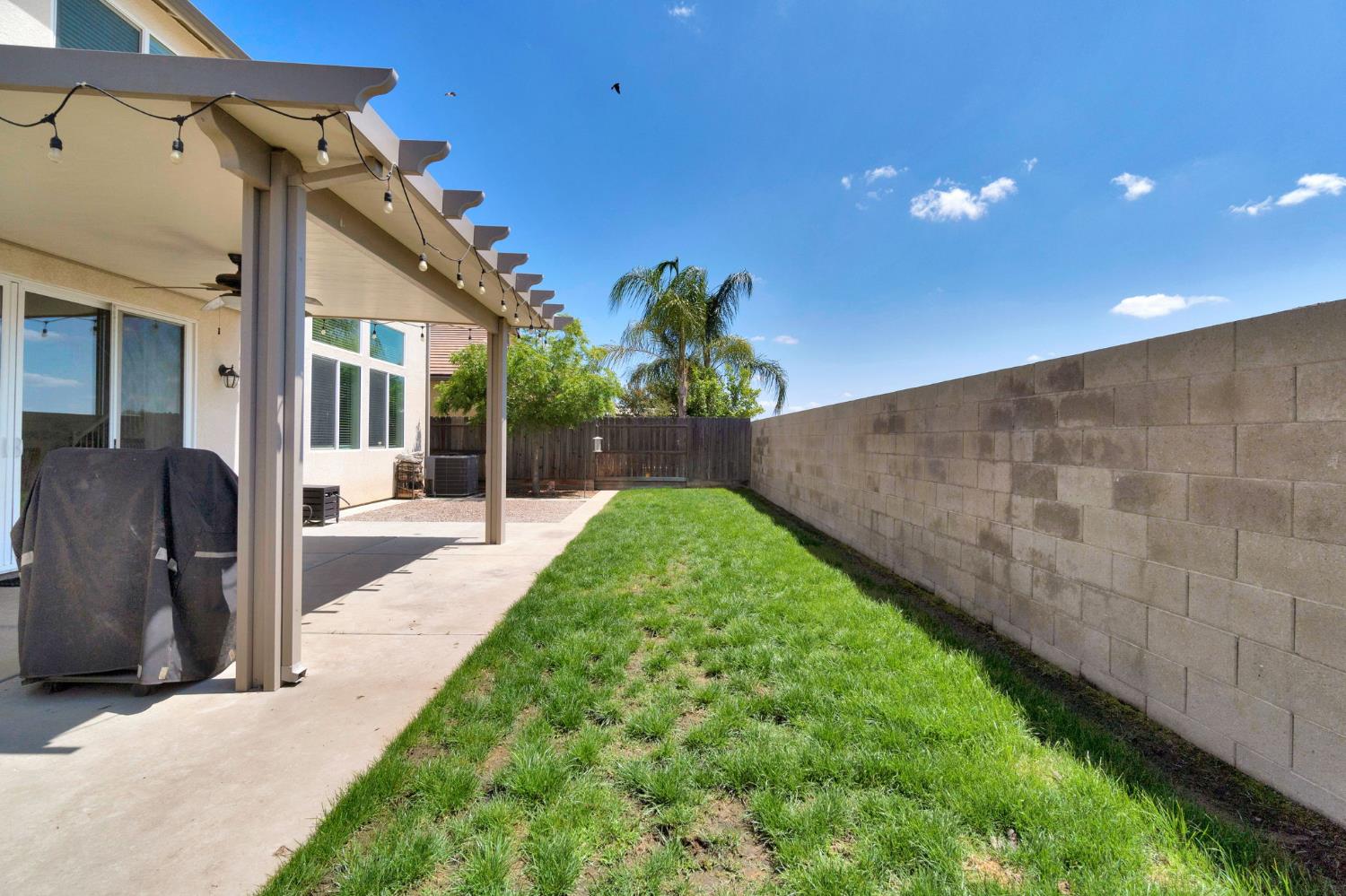 2752 Pontiac Ave, Clovis, CA 93611