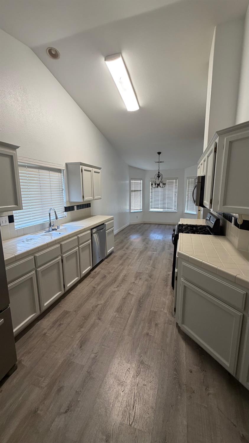 5398 W Robinson Ave, Fresno, CA 93722