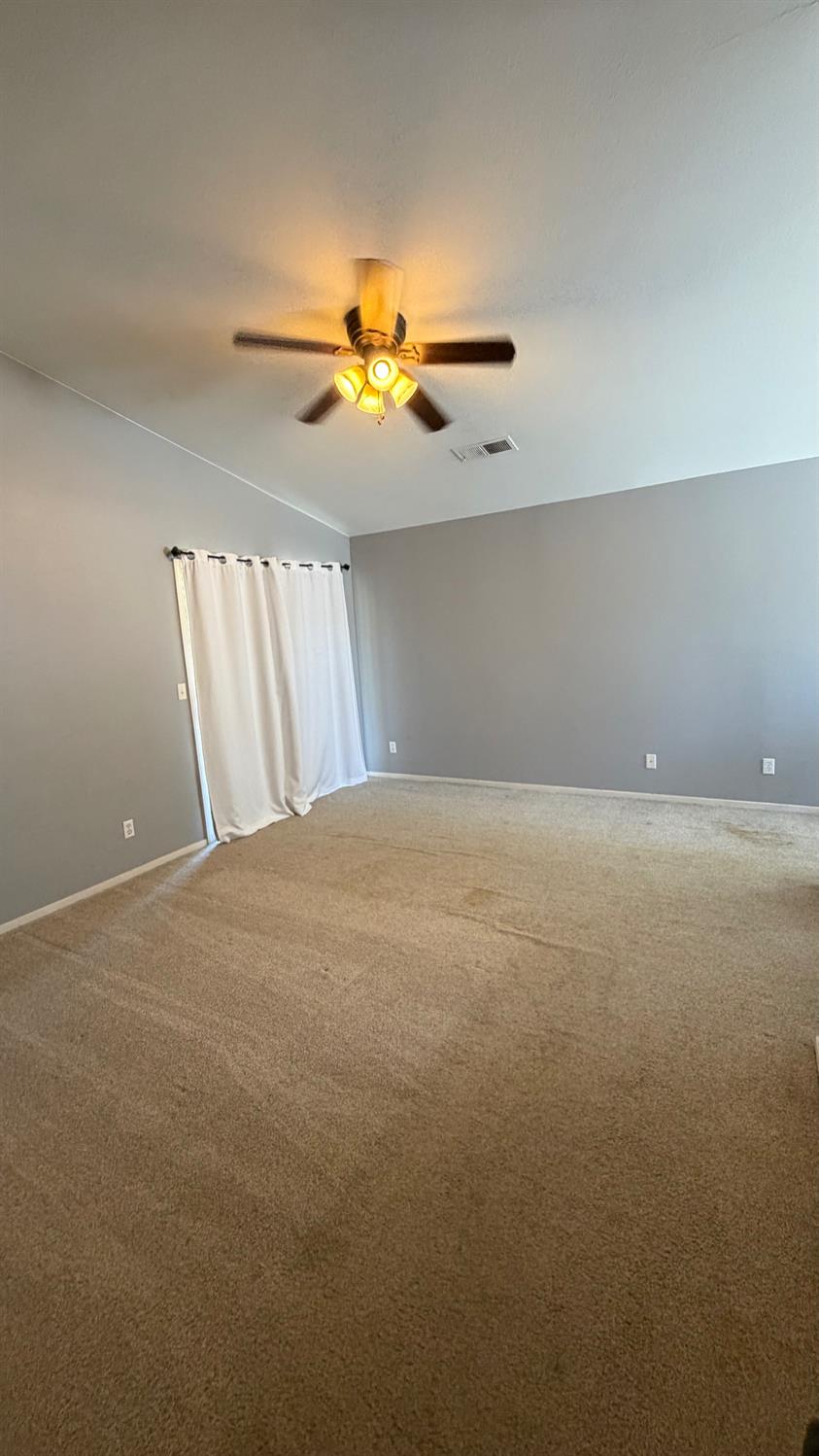 5398 W Robinson Ave, Fresno, CA 93722