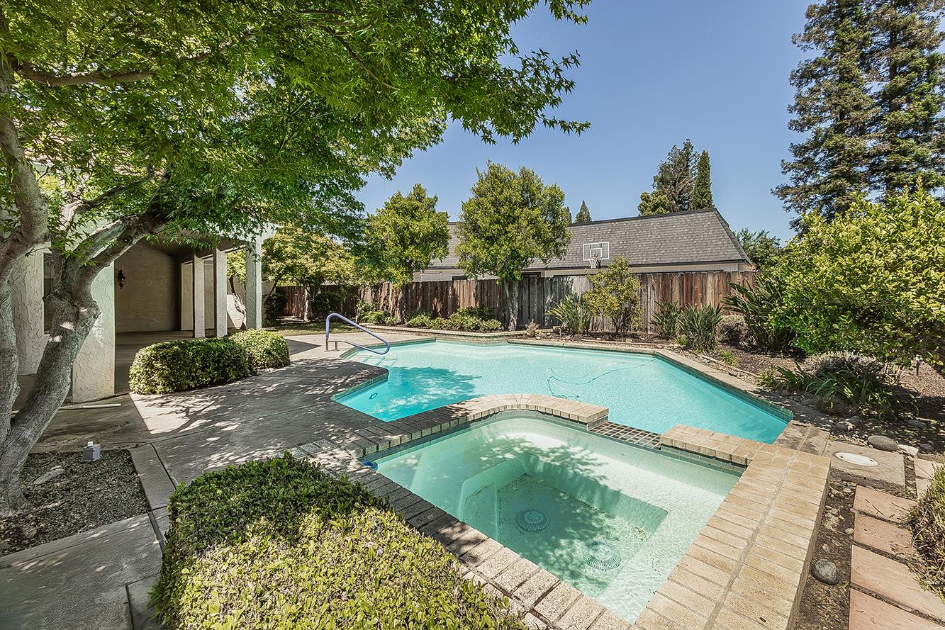 2856 W Athens Ave, Fresno, CA 93711