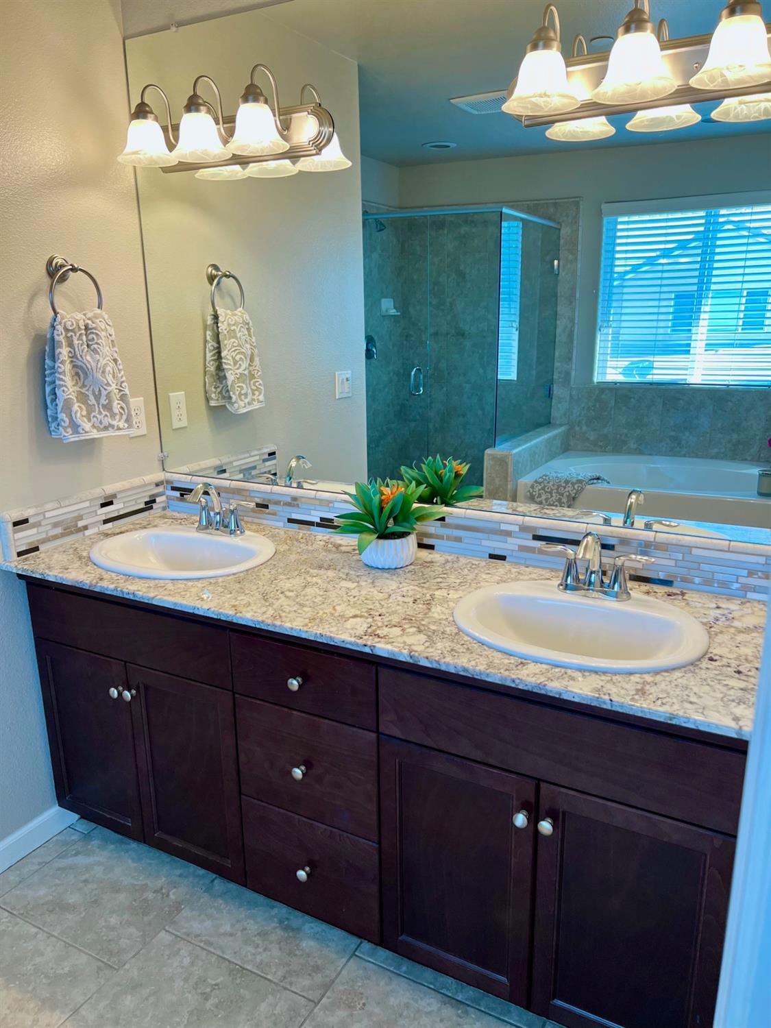3489 Lansing Ave, Clovis, CA 93619