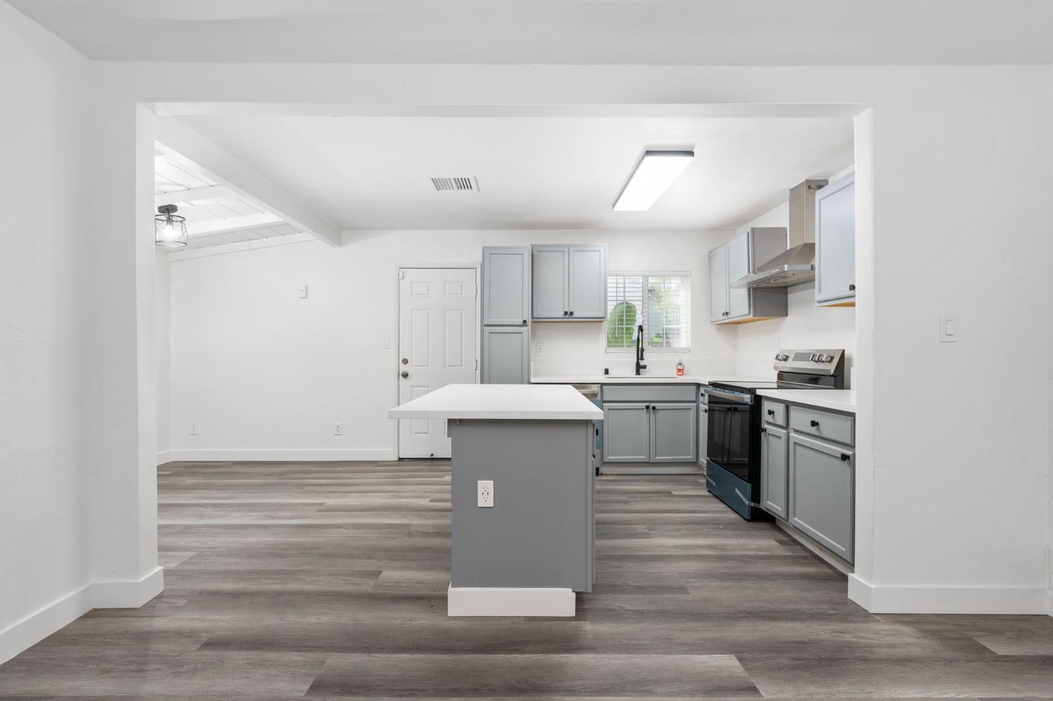 4843 N Doon Way, Fresno, CA 93726