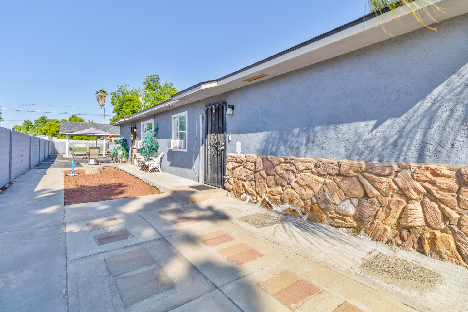 715 Faller Ave, Sanger, CA 93657