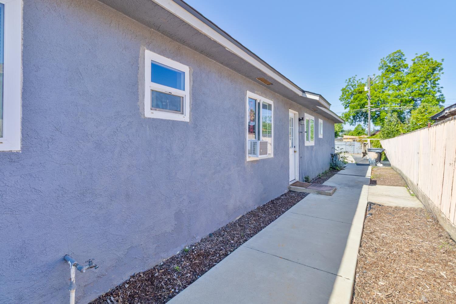 715 Faller Ave, Sanger, CA 93657