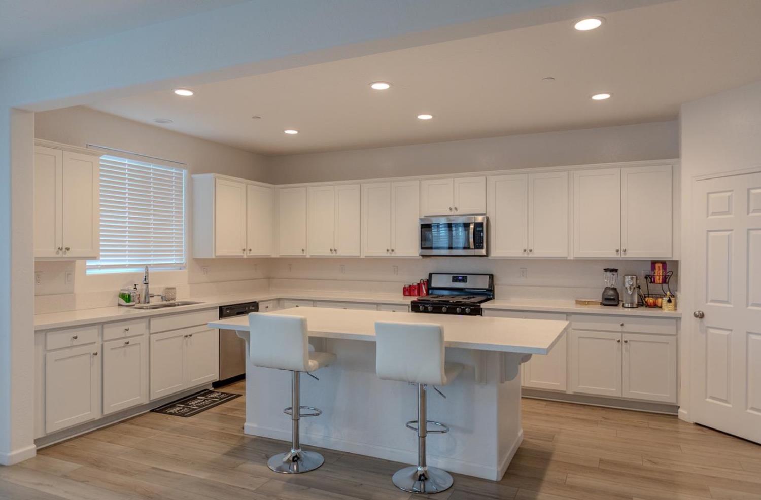 14206 Gragnani Ave, Kerman, CA 93630