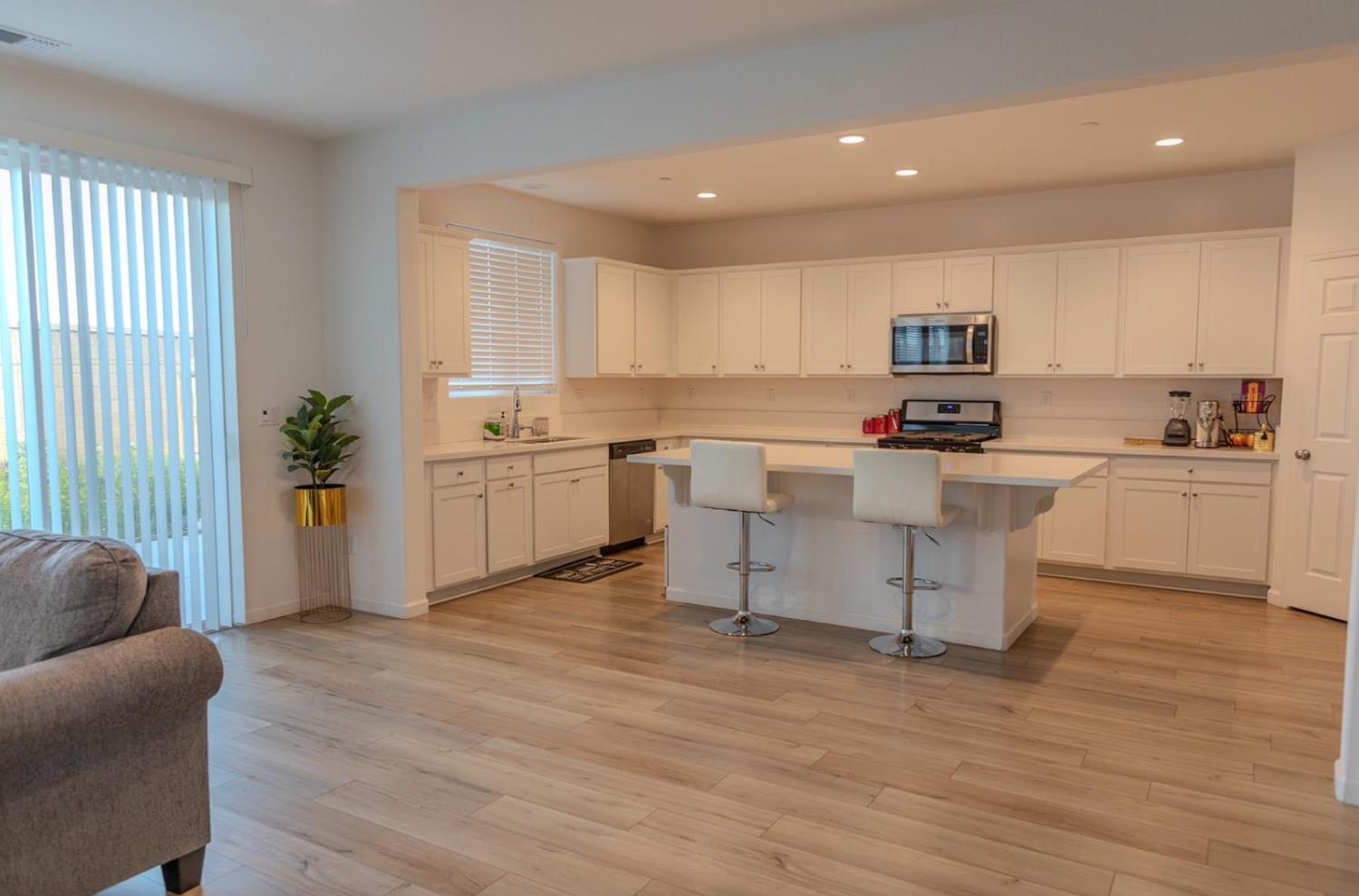 14206 Gragnani Ave, Kerman, CA 93630