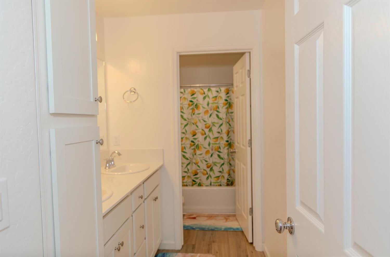 14206 Gragnani Ave, Kerman, CA 93630