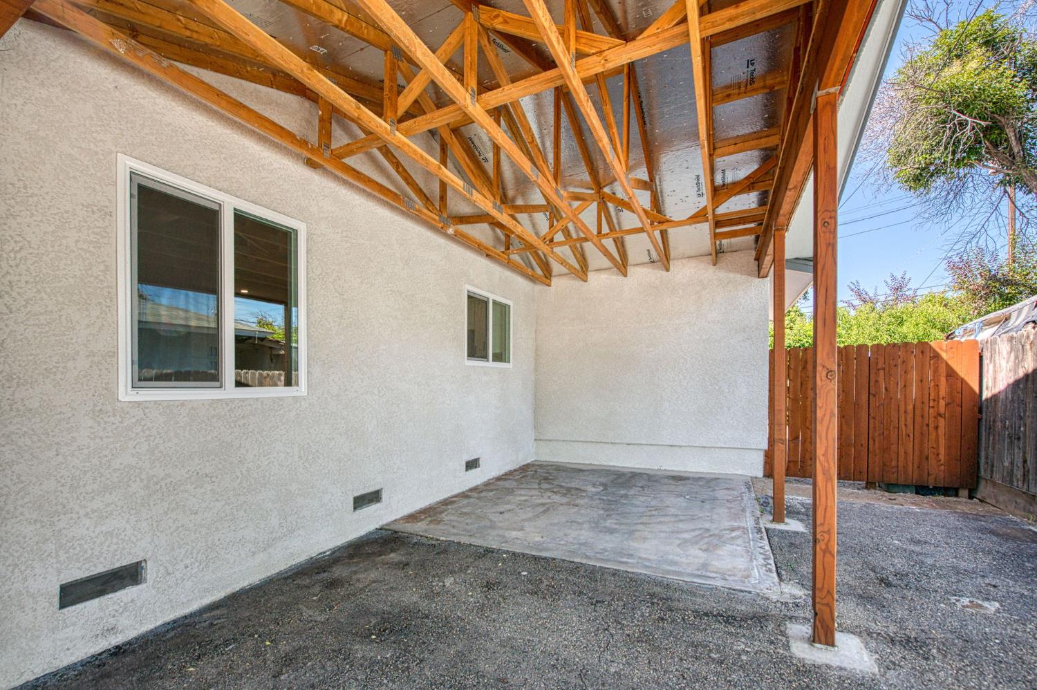 942 W Shields Ave, Fresno, CA 93705