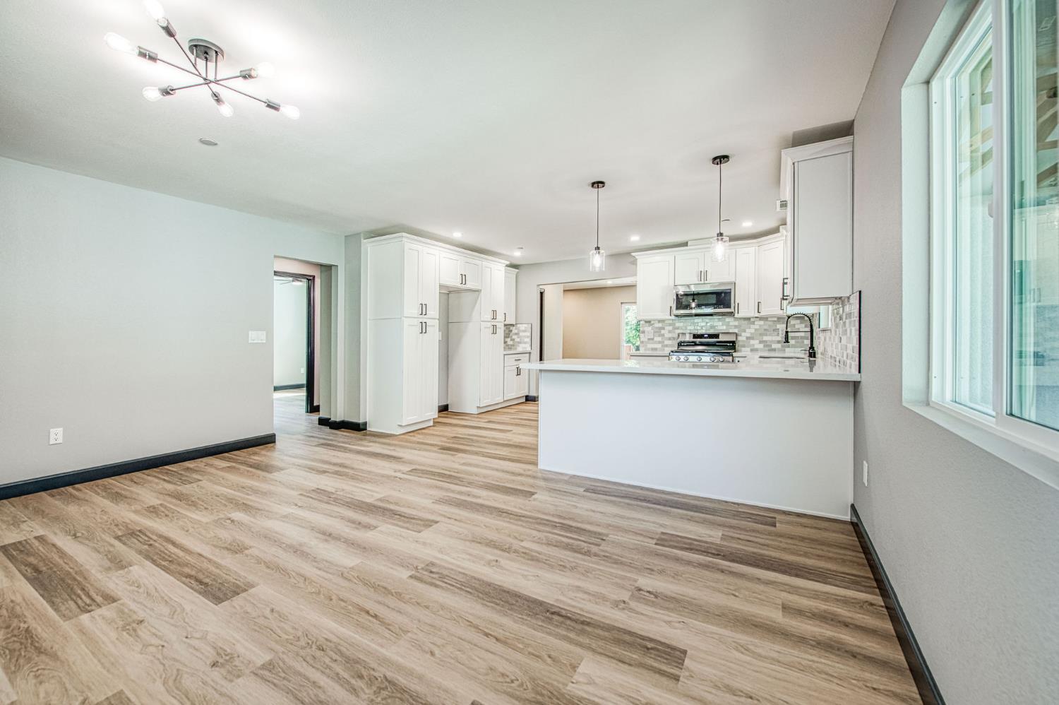 942 W Shields Ave, Fresno, CA 93705