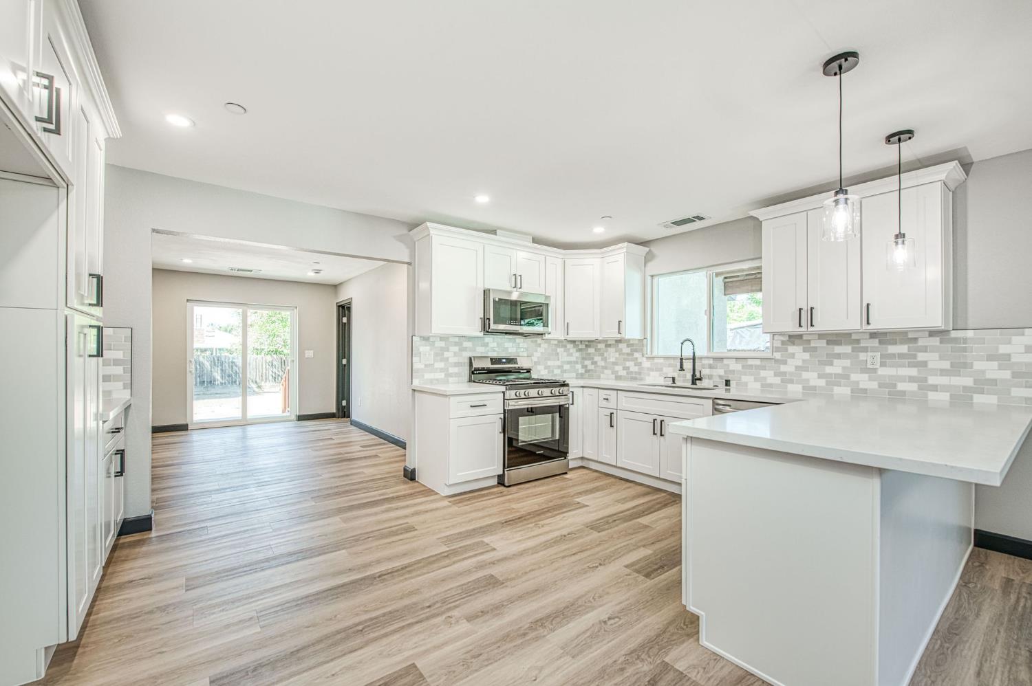 942 W Shields Ave, Fresno, CA 93705
