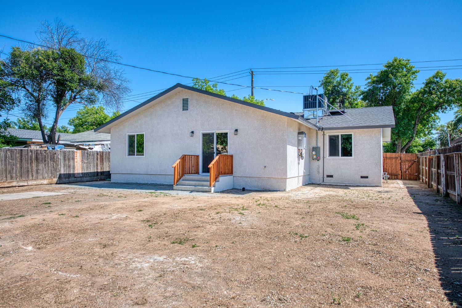 942 W Shields Ave, Fresno, CA 93705