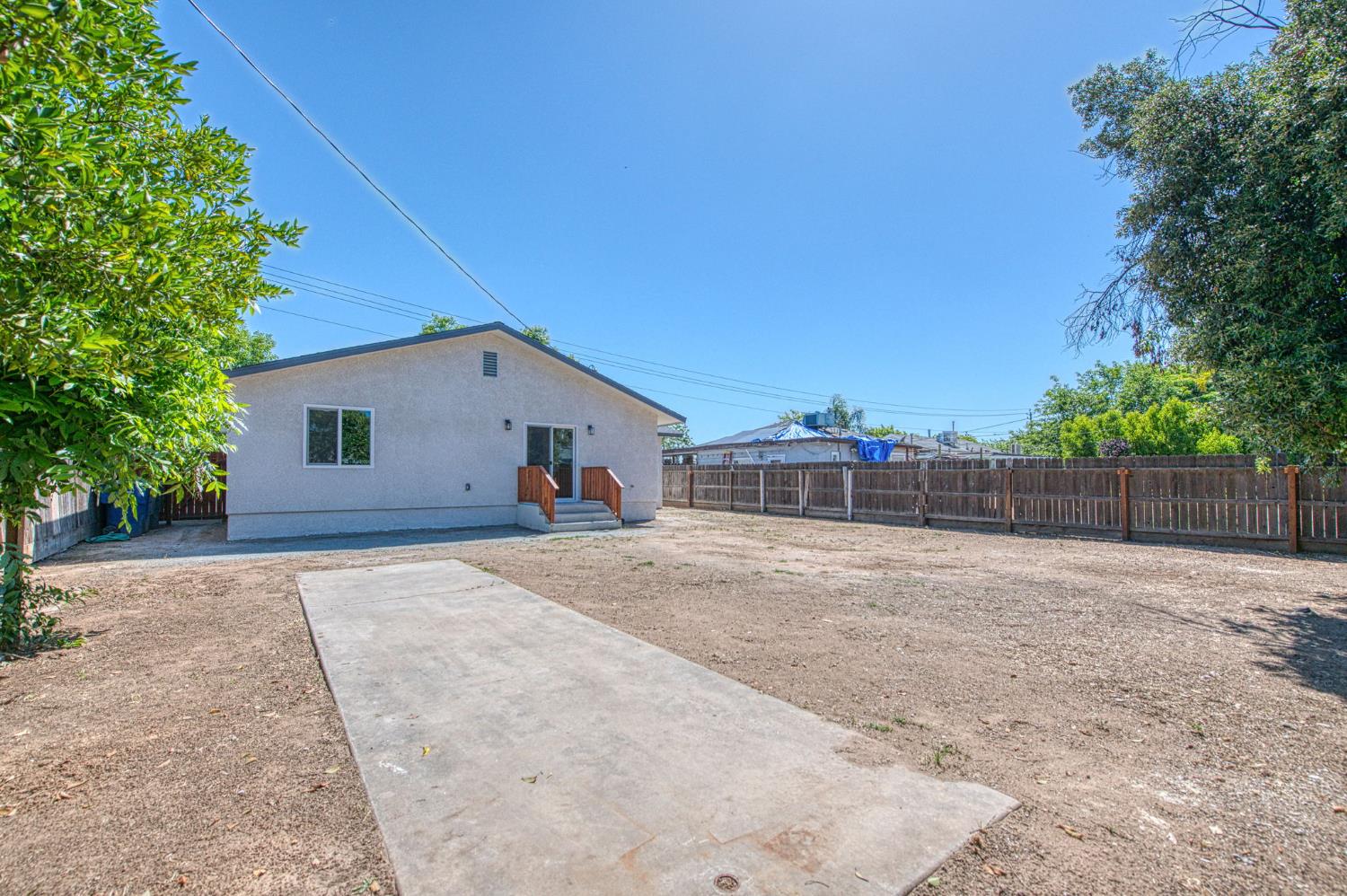 942 W Shields Ave, Fresno, CA 93705
