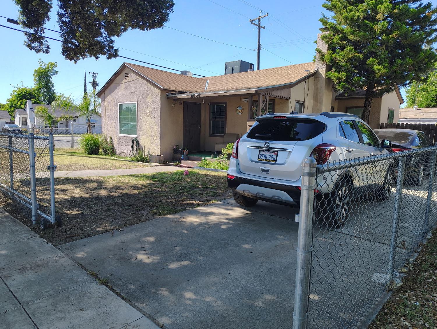 4605 E Mckenzie Ave, Fresno, CA 93702