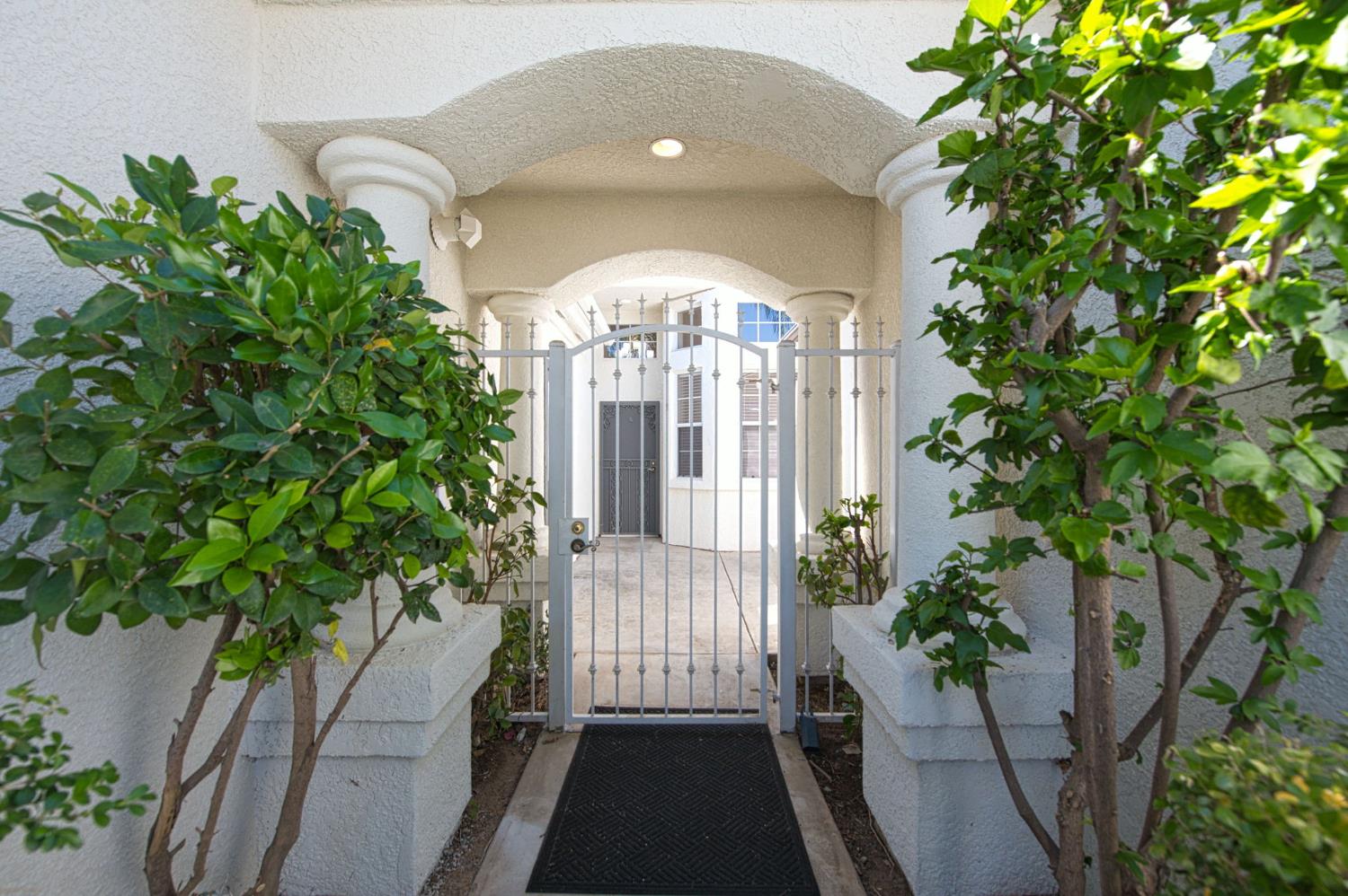 9595 N Woodrow Ave, Fresno, CA 93720