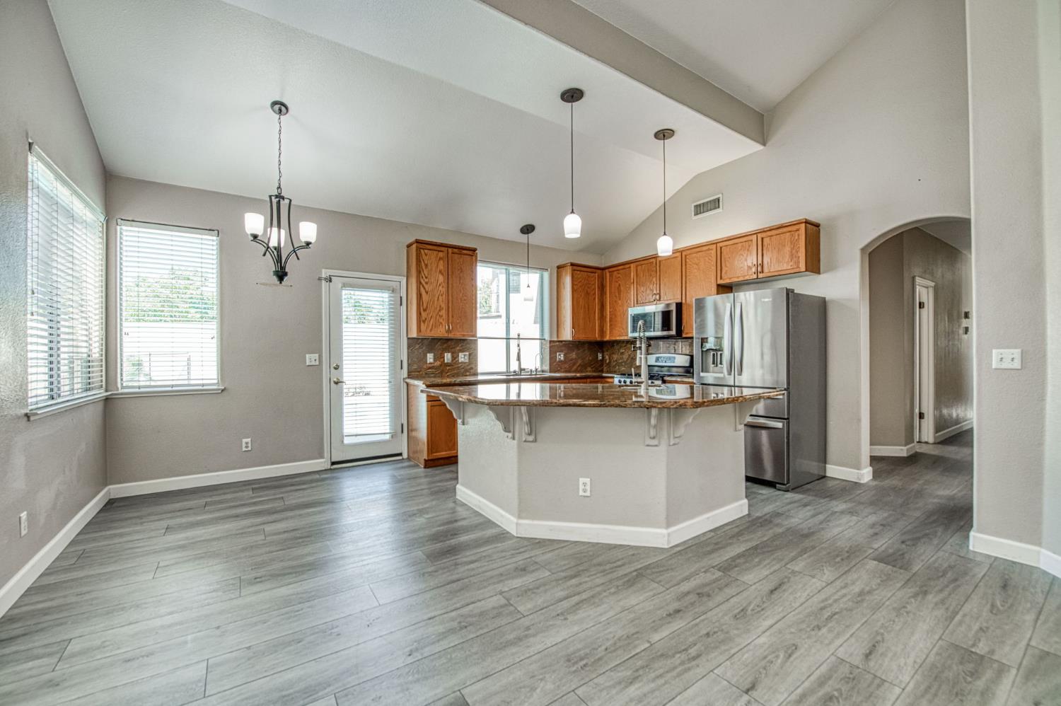 9595 N Woodrow Ave, Fresno, CA 93720
