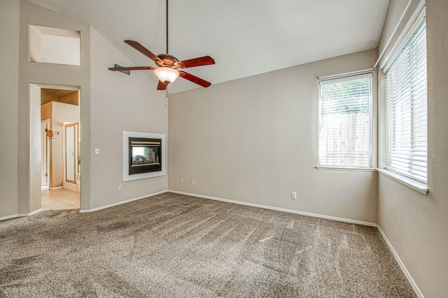 9595 N Woodrow Ave, Fresno, CA 93720
