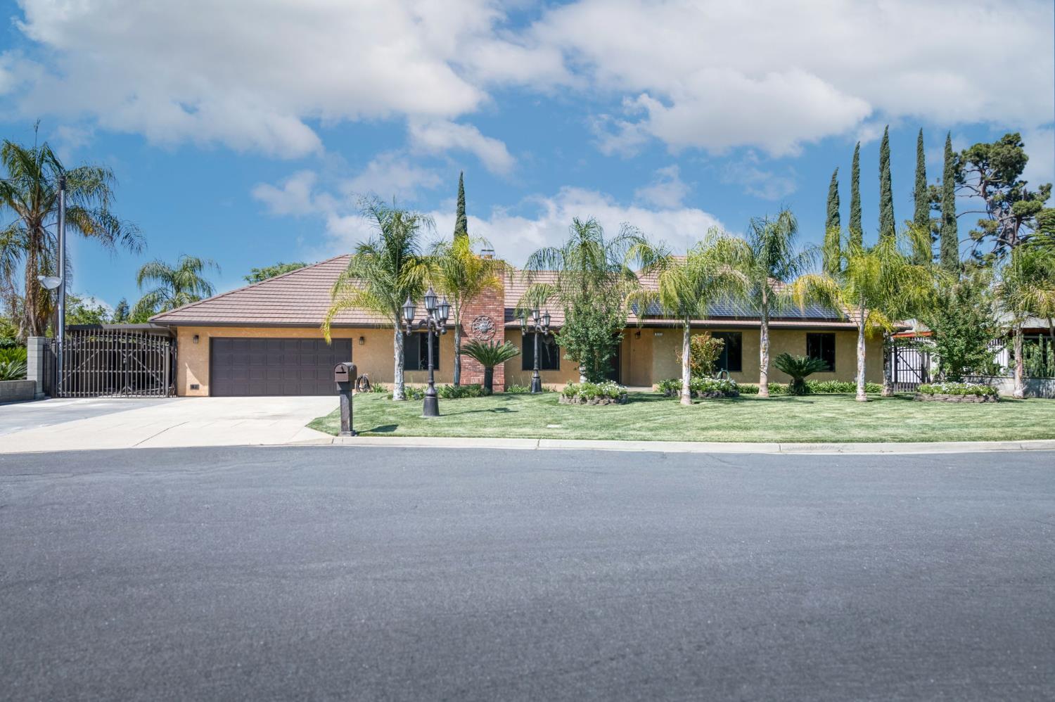 5253 E Platt Ave, Fresno, CA 93727