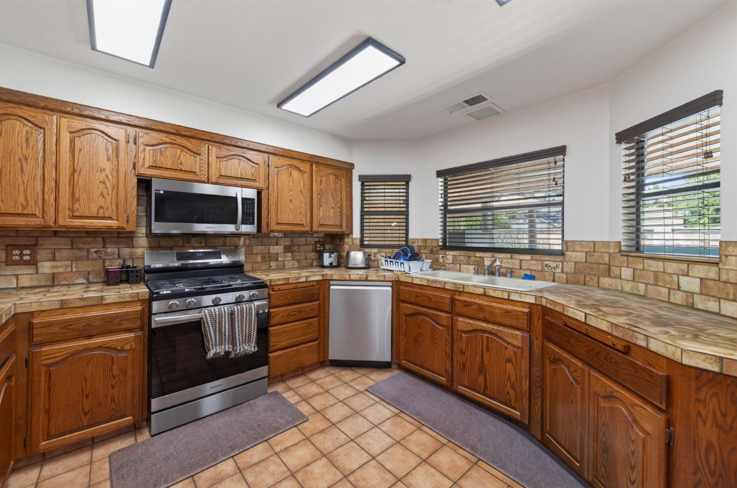 5253 E Platt Ave, Fresno, CA 93727