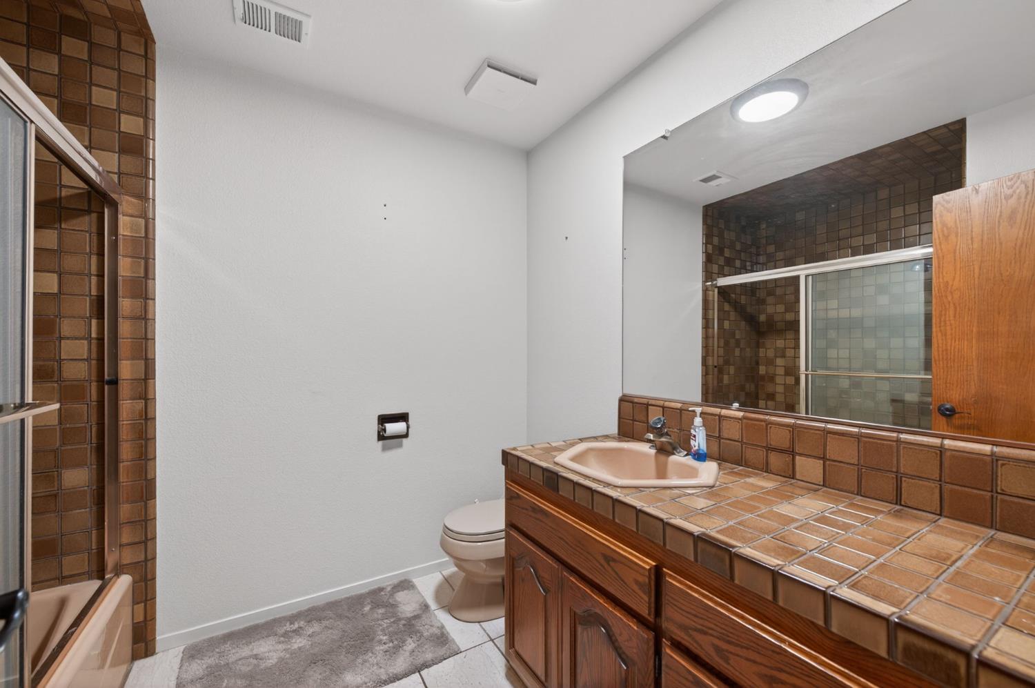 5253 E Platt Ave, Fresno, CA 93727