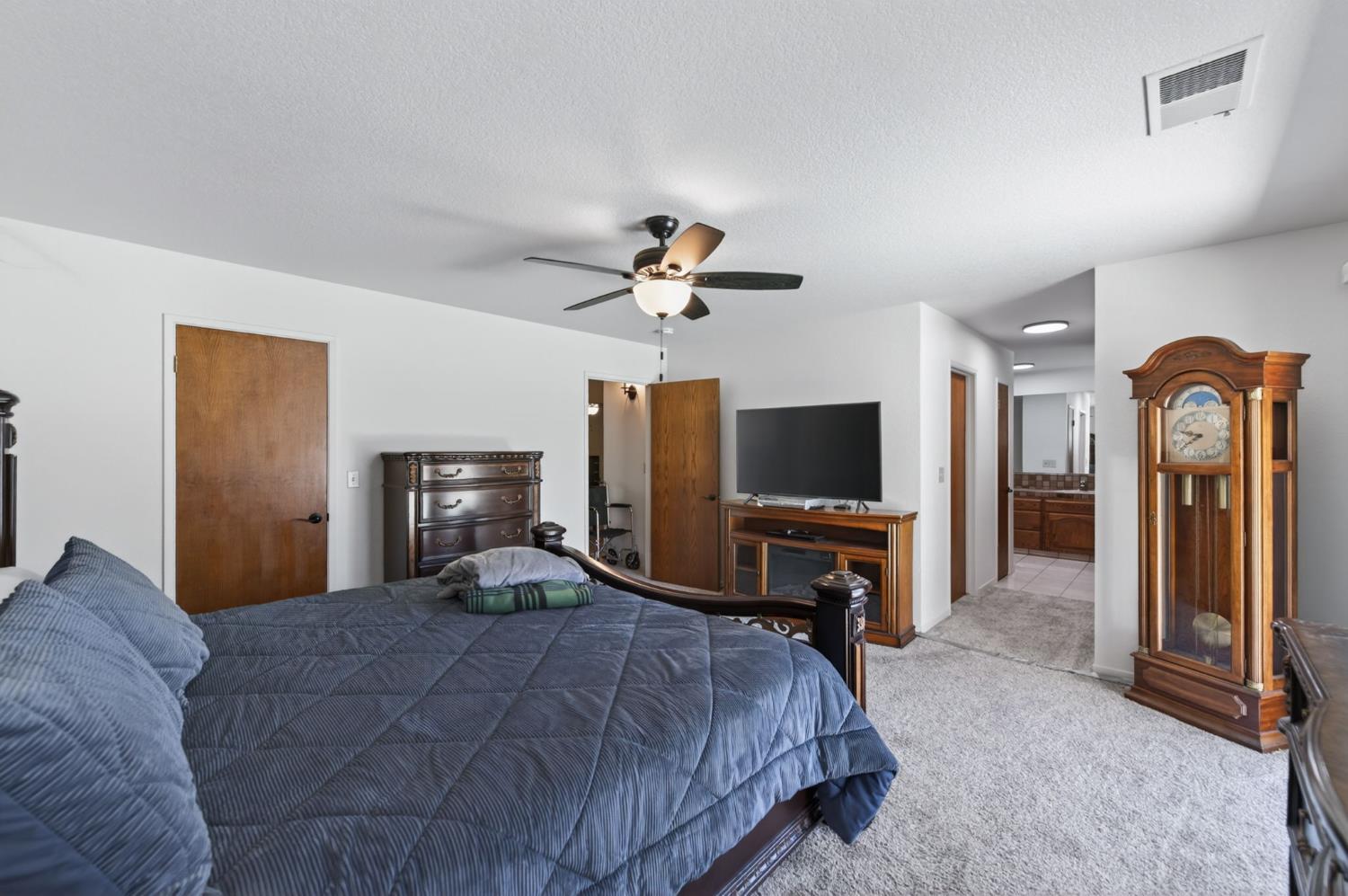 5253 E Platt Ave, Fresno, CA 93727