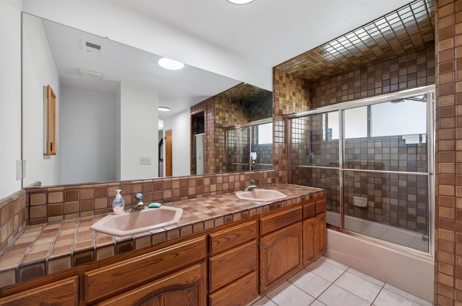 5253 E Platt Ave, Fresno, CA 93727