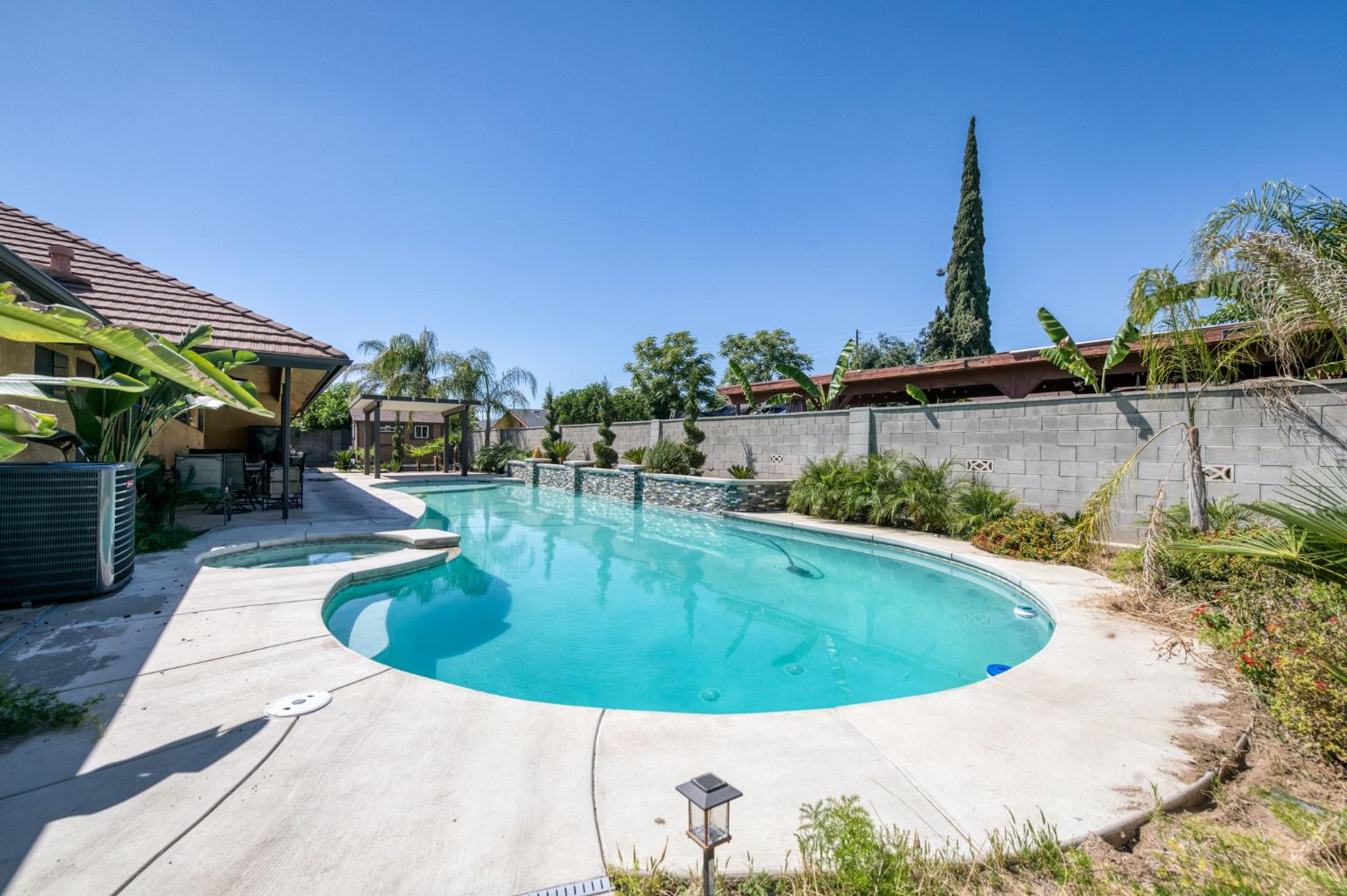 5253 E Platt Ave, Fresno, CA 93727