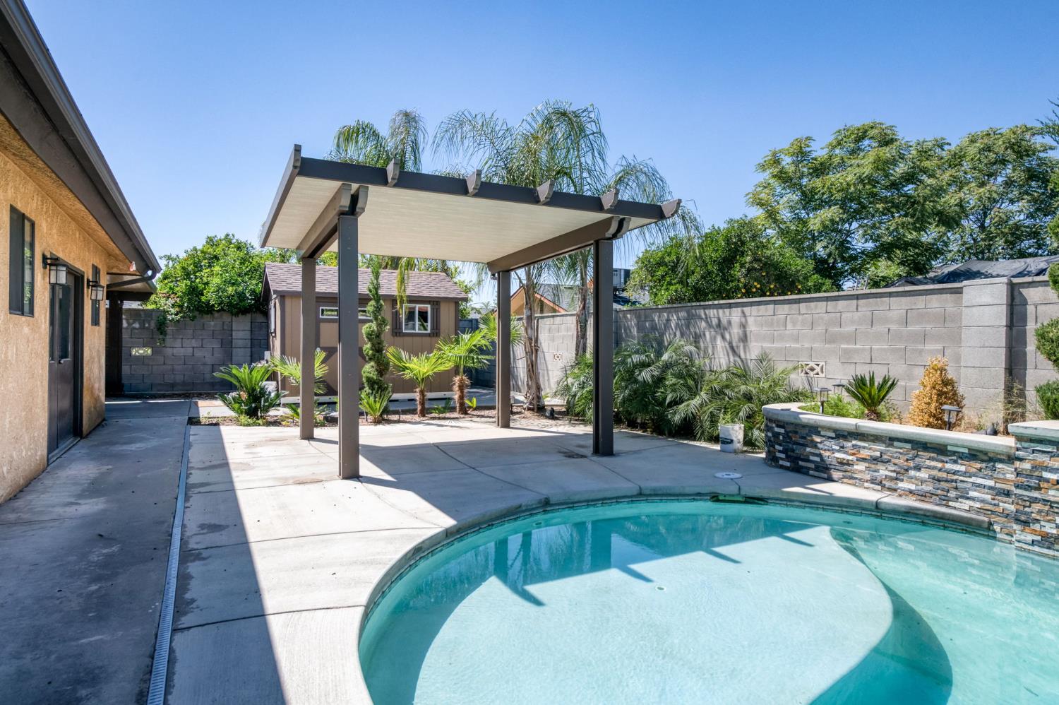 5253 E Platt Ave, Fresno, CA 93727