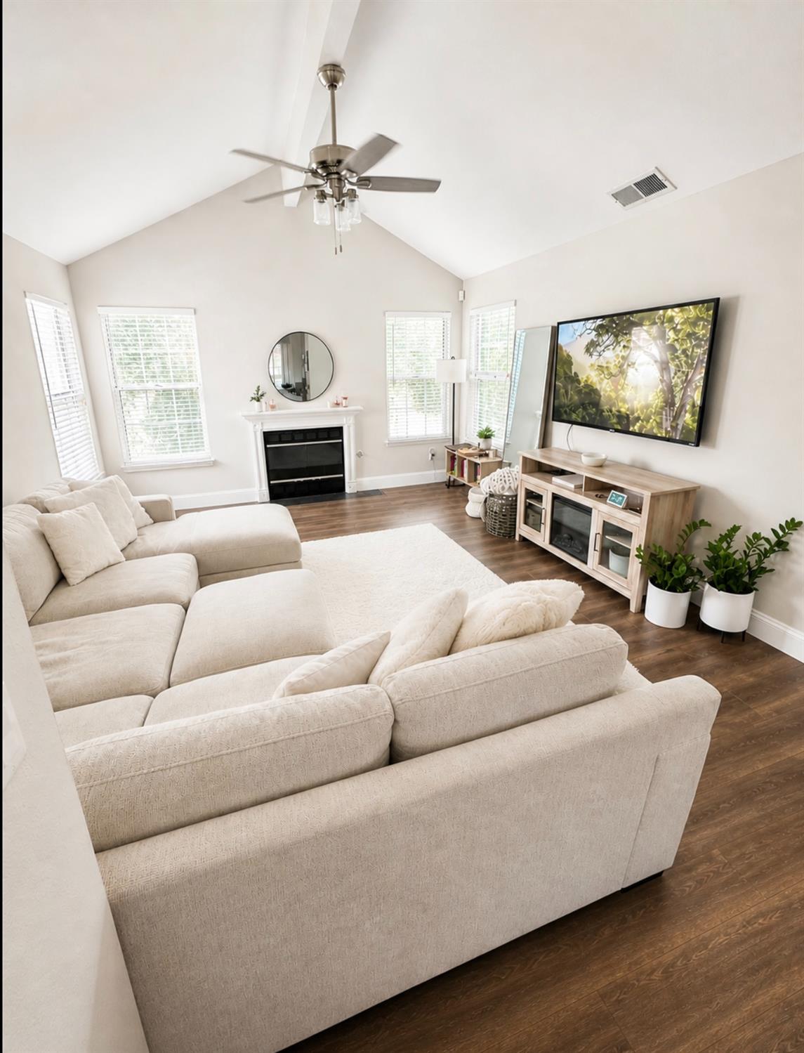 8153 N Cedar Ave #216, Fresno, CA 93720