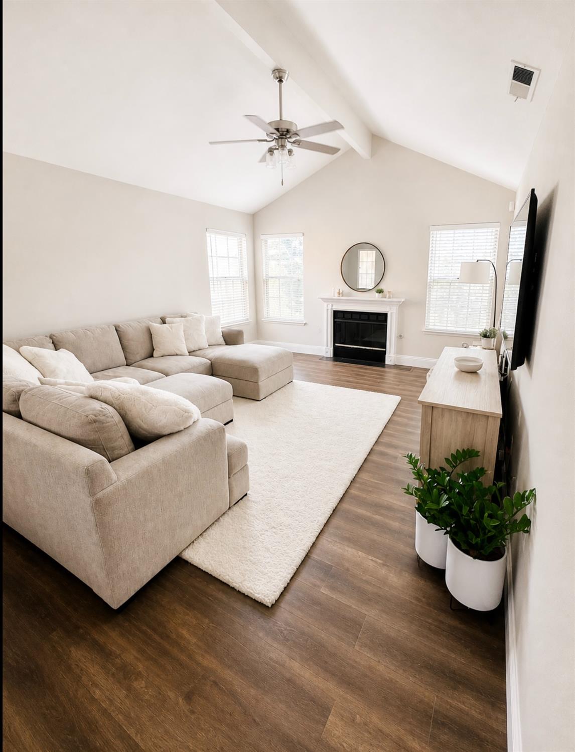 8153 N Cedar Ave #216, Fresno, CA 93720