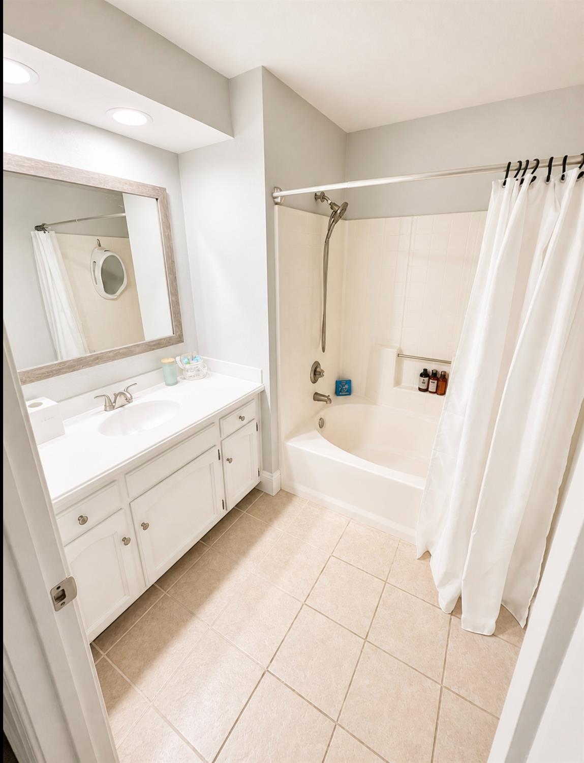 8153 N Cedar Ave #216, Fresno, CA 93720