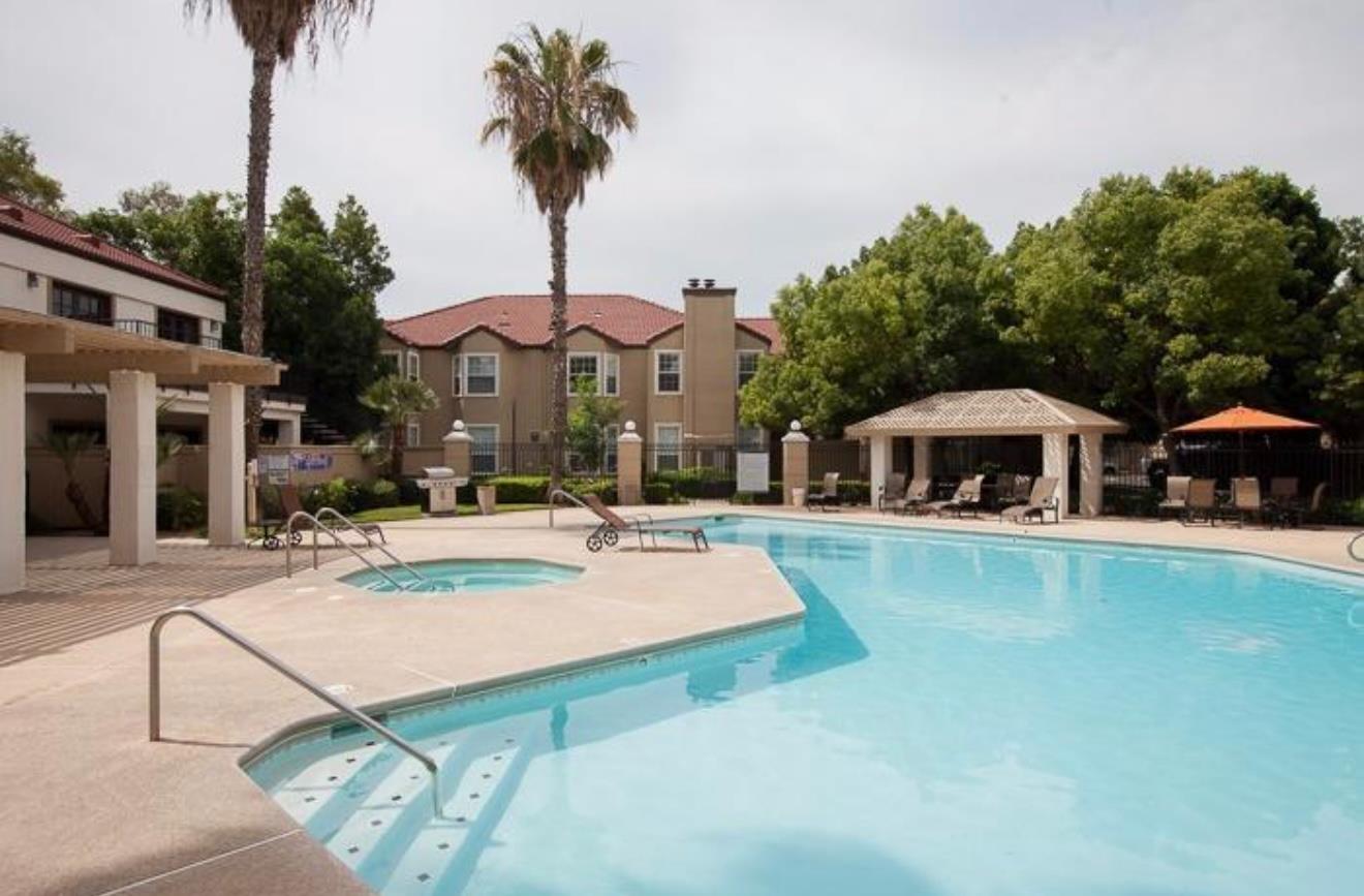 8153 N Cedar Ave #216, Fresno, CA 93720