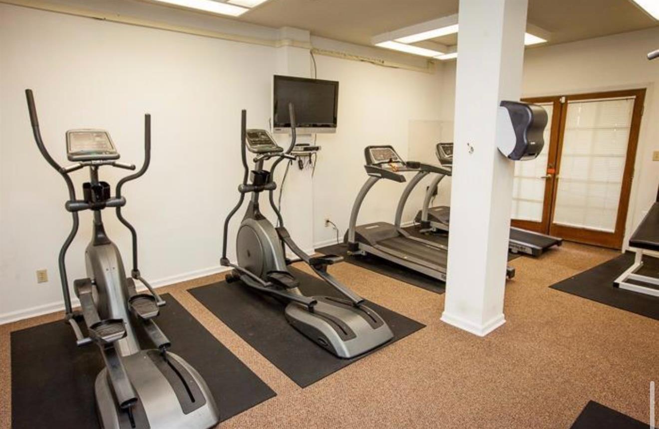 8153 N Cedar Ave #216, Fresno, CA 93720