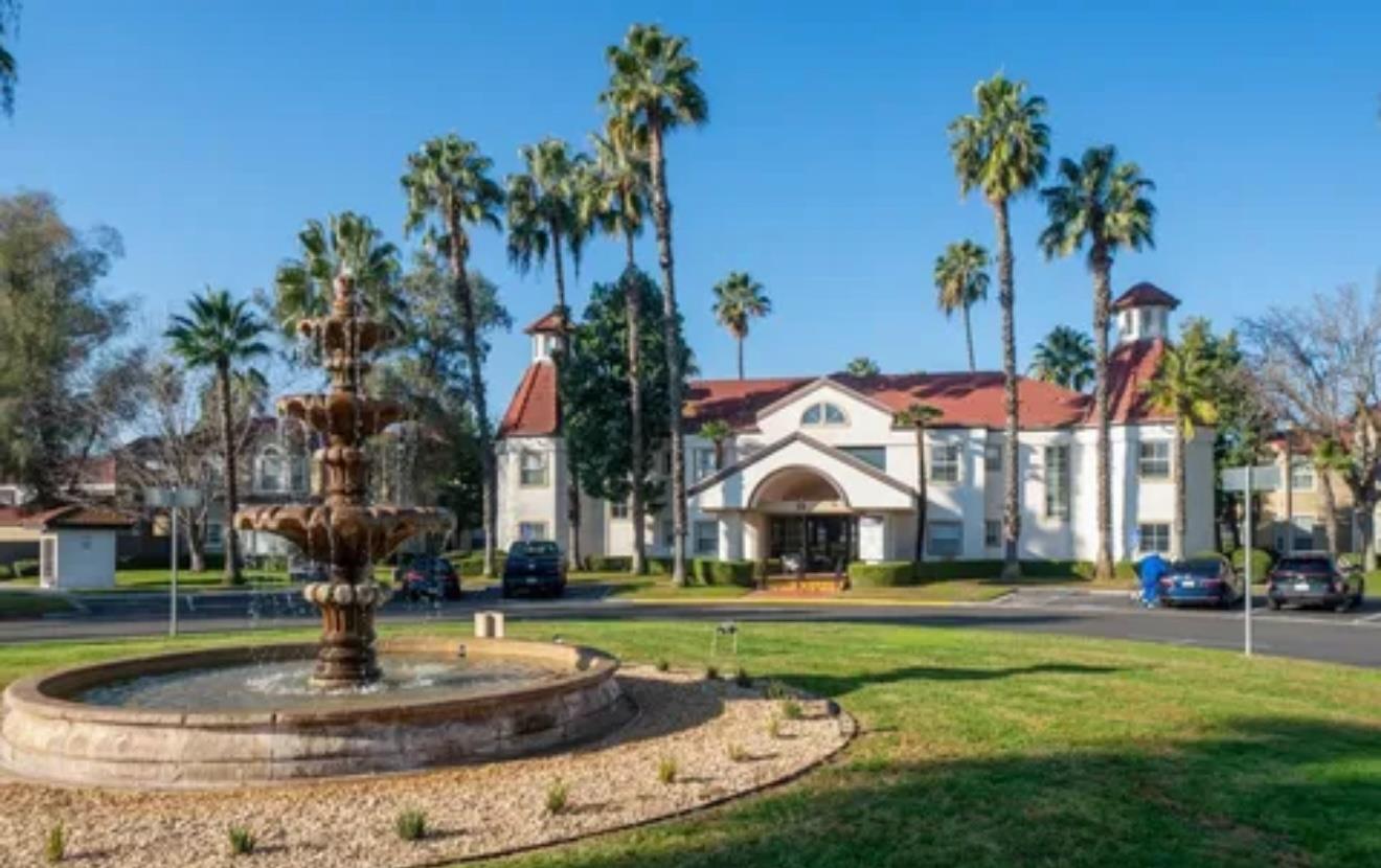 8153 N Cedar Ave #216, Fresno, CA 93720