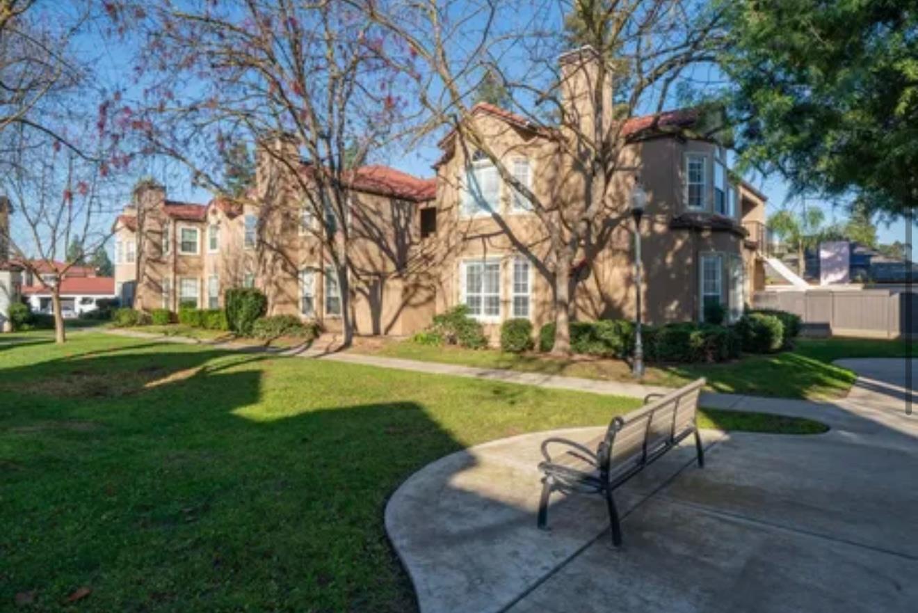 8153 N Cedar Ave #216, Fresno, CA 93720