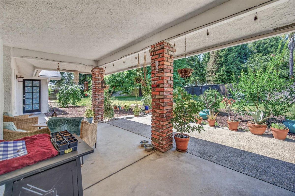 368 E Finch Ct, Fresno, CA 93730
