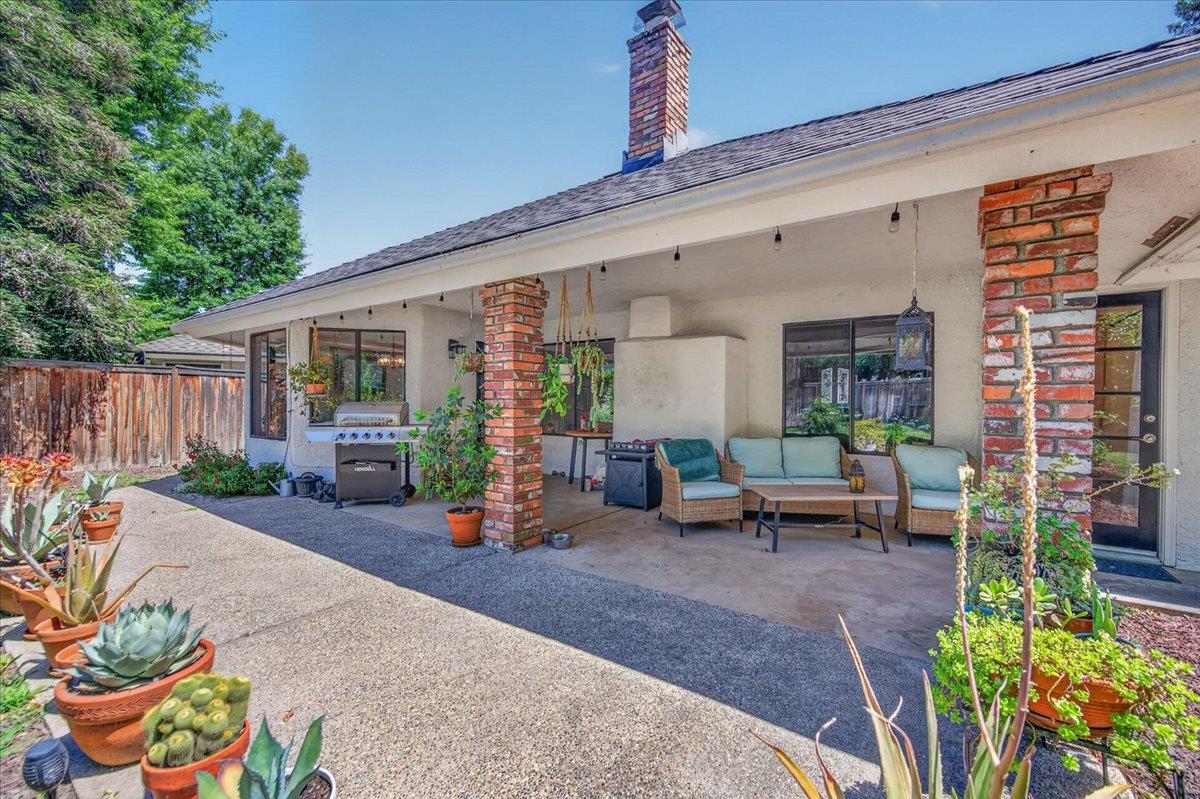 368 E Finch Ct, Fresno, CA 93730