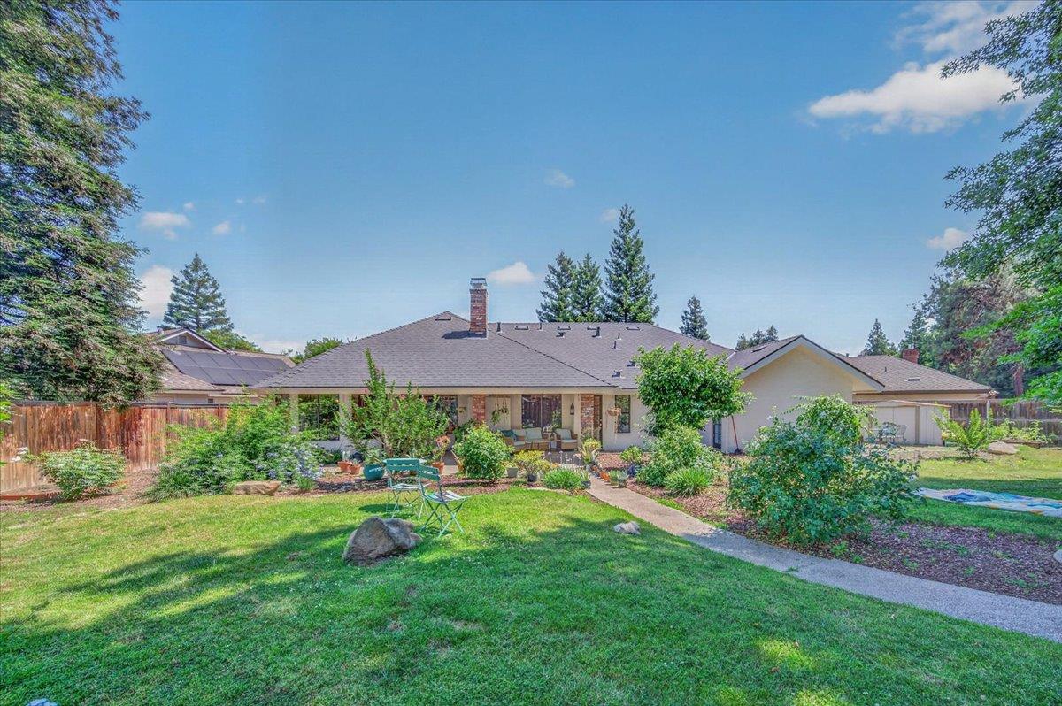 368 E Finch Ct, Fresno, CA 93730