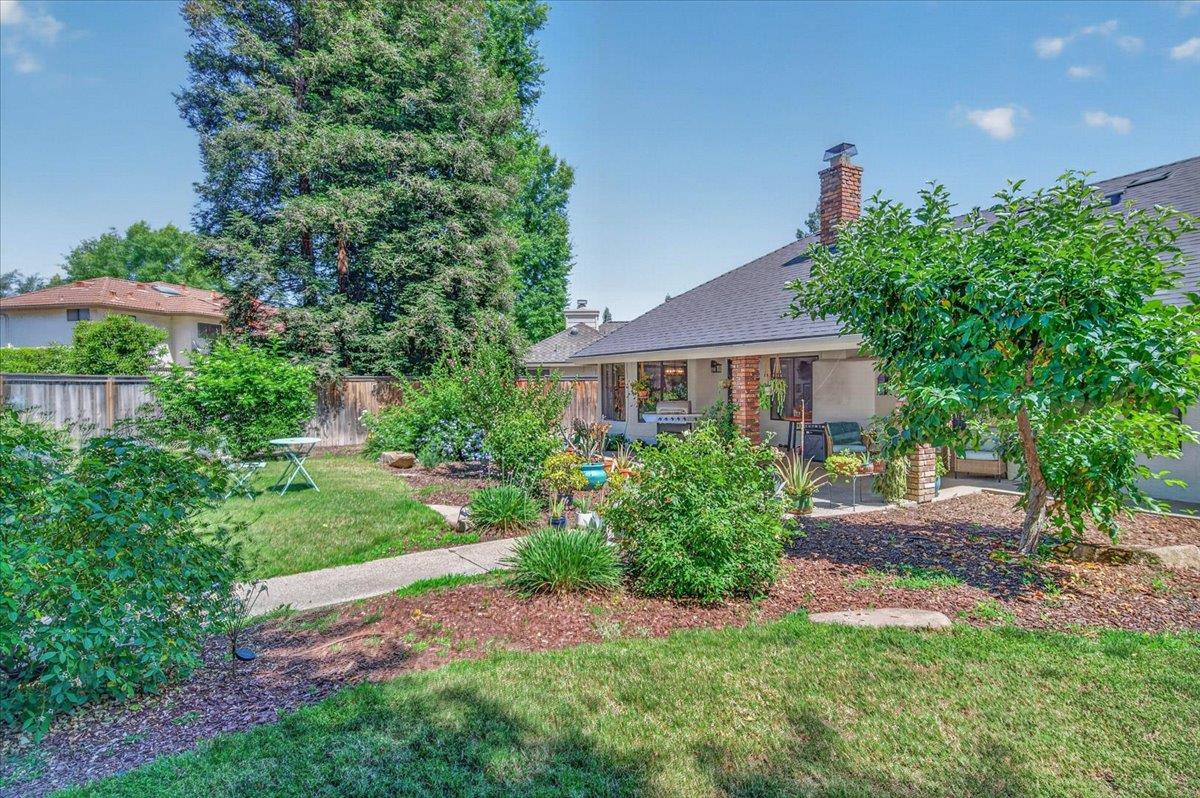 368 E Finch Ct, Fresno, CA 93730