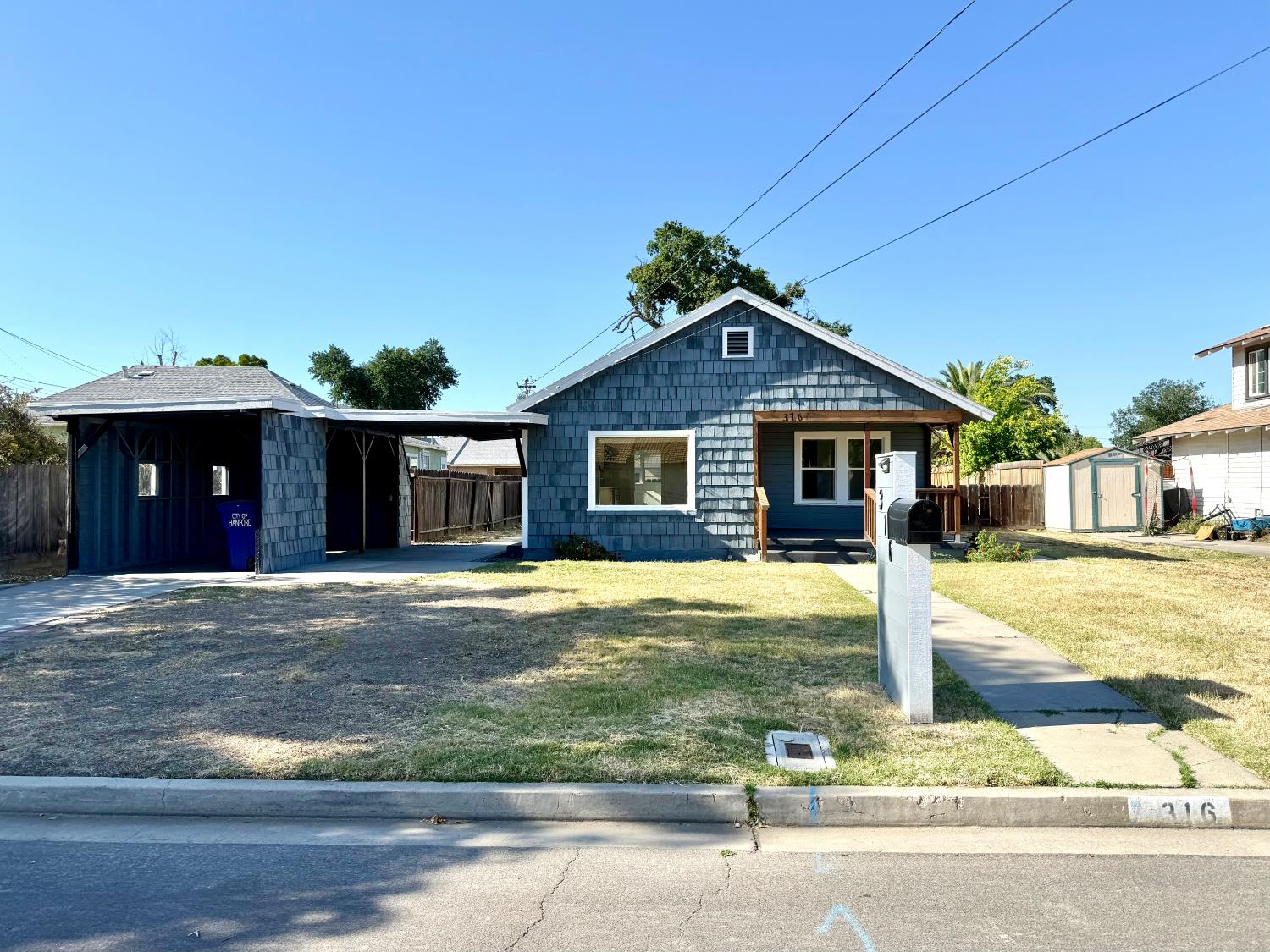 316 E Cameron St, Hanford, CA 93230
