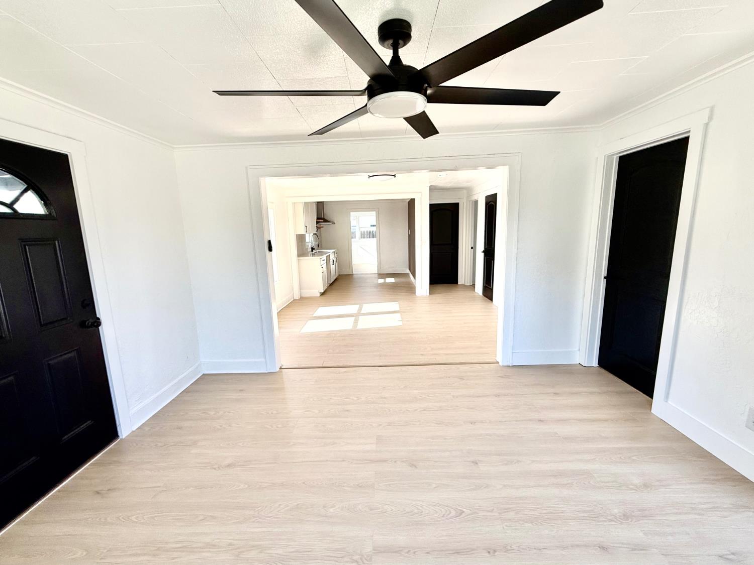 316 E Cameron St, Hanford, CA 93230