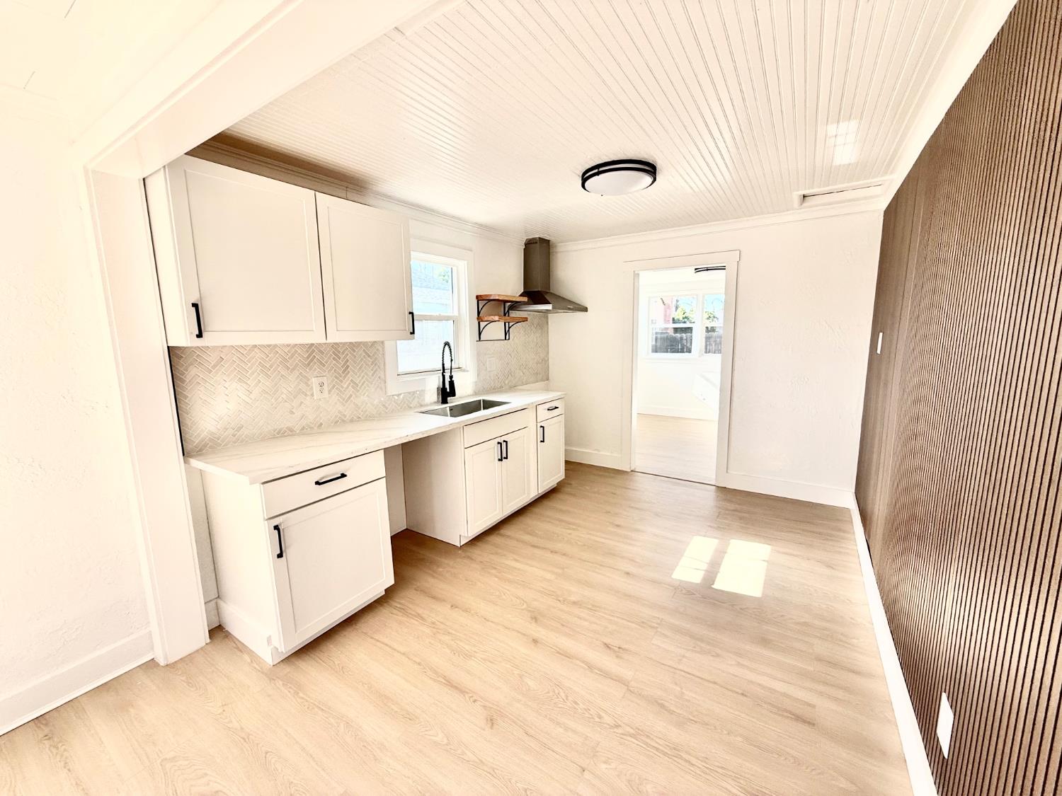 316 E Cameron St, Hanford, CA 93230