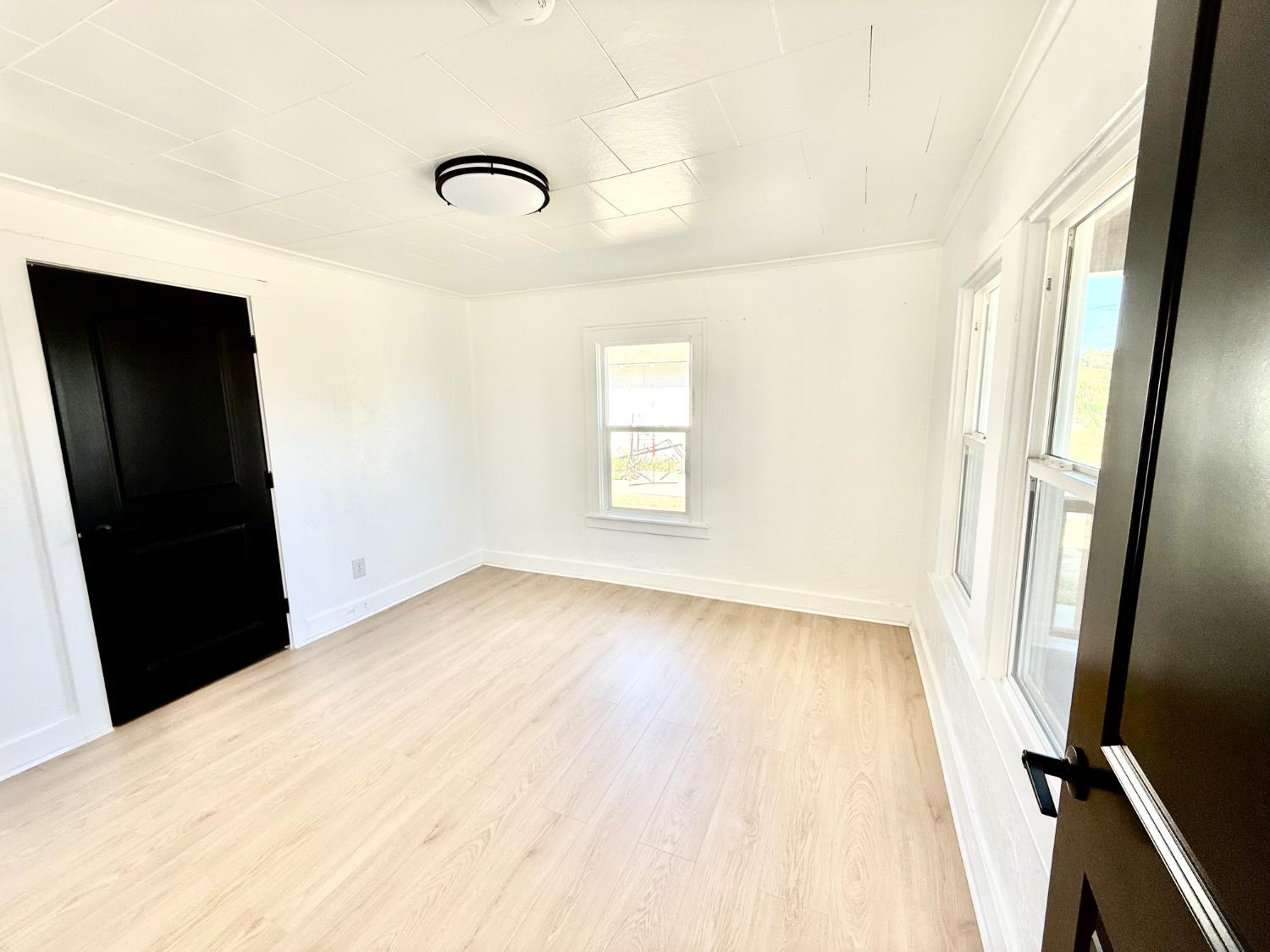 316 E Cameron St, Hanford, CA 93230