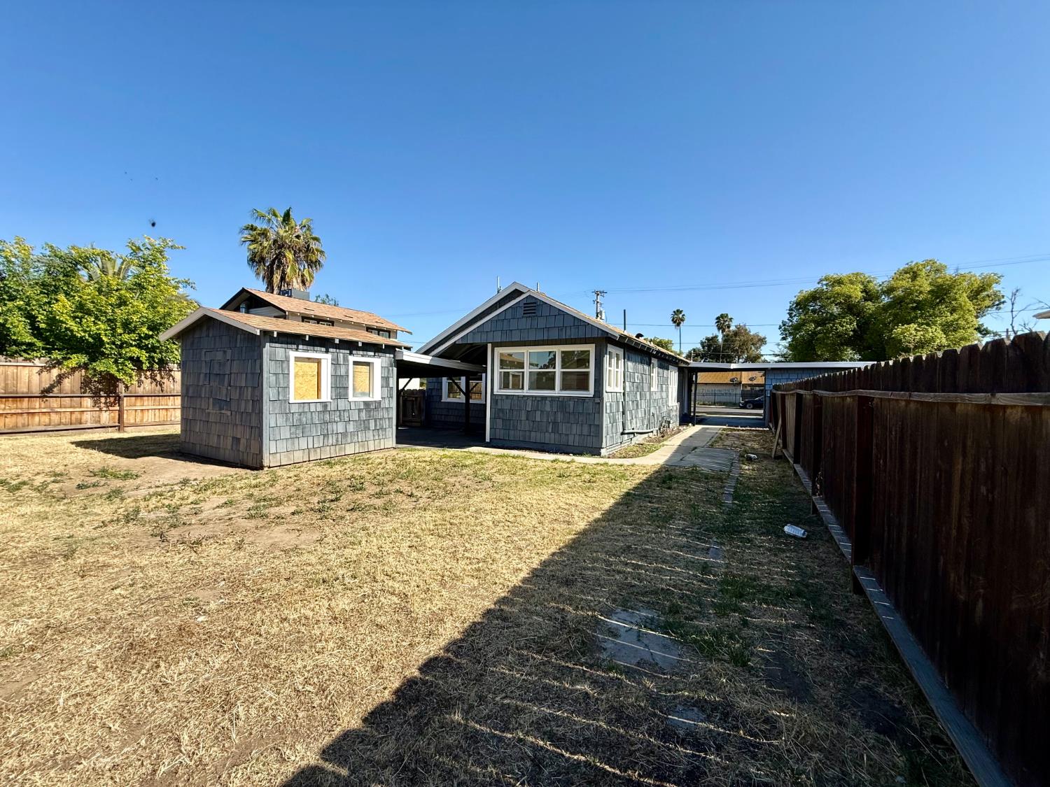 316 E Cameron St, Hanford, CA 93230