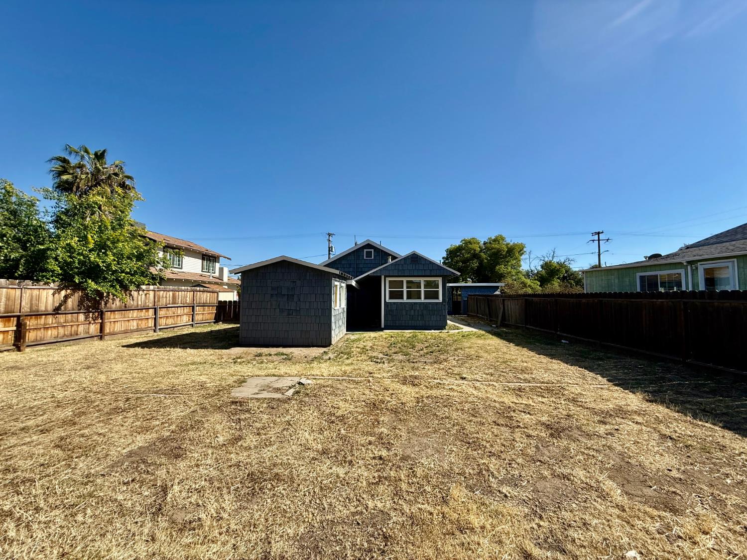 316 E Cameron St, Hanford, CA 93230
