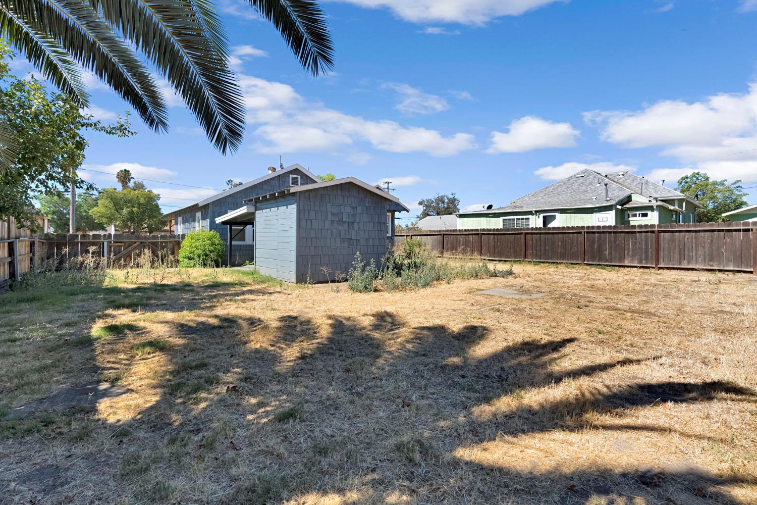 316 E Cameron St, Hanford, CA 93230