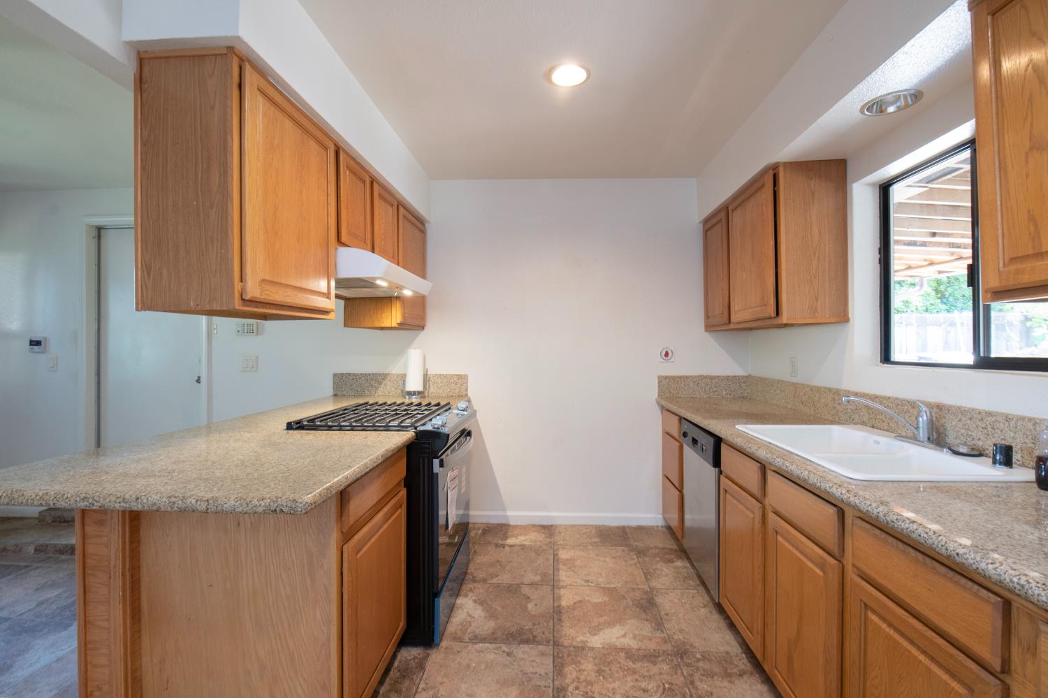 233 W Birch Ave, Pinedale, CA 93650